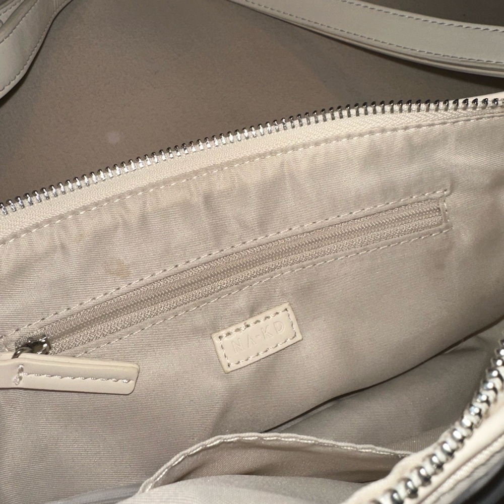 Cream nylon shoulder purse - Picture 4 of 4